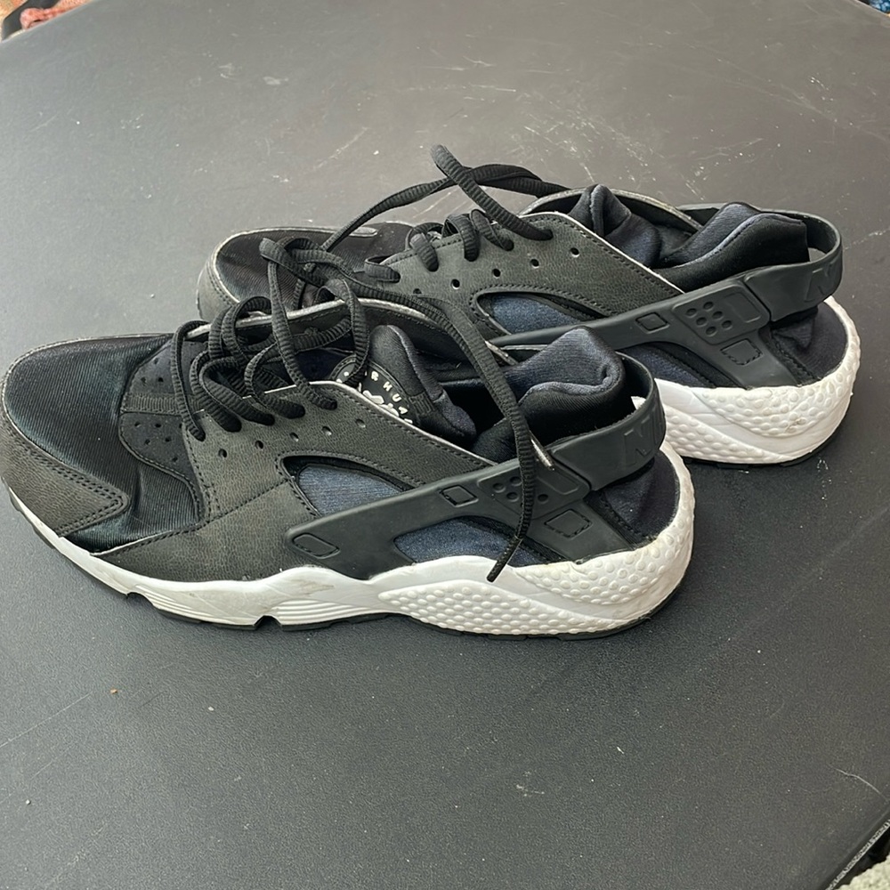 Black Nike Huaraches